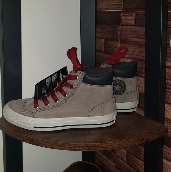 (SOLD) Brand new boys high top Converse Sneaker - Picture 2 of 9